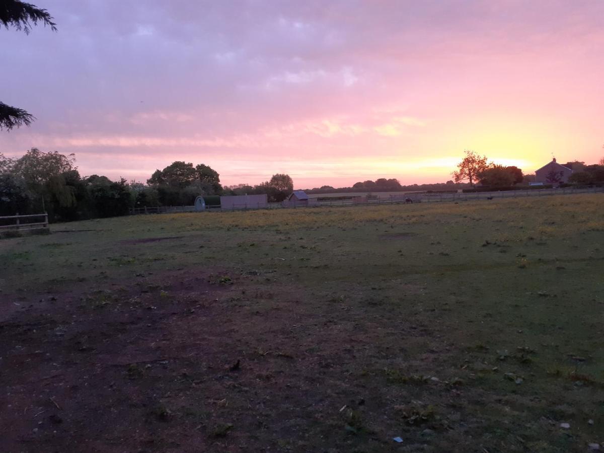 Glamping At The Retreat Wiltshire Is Rural Bliss Villa Chippenham  Kültér fotó