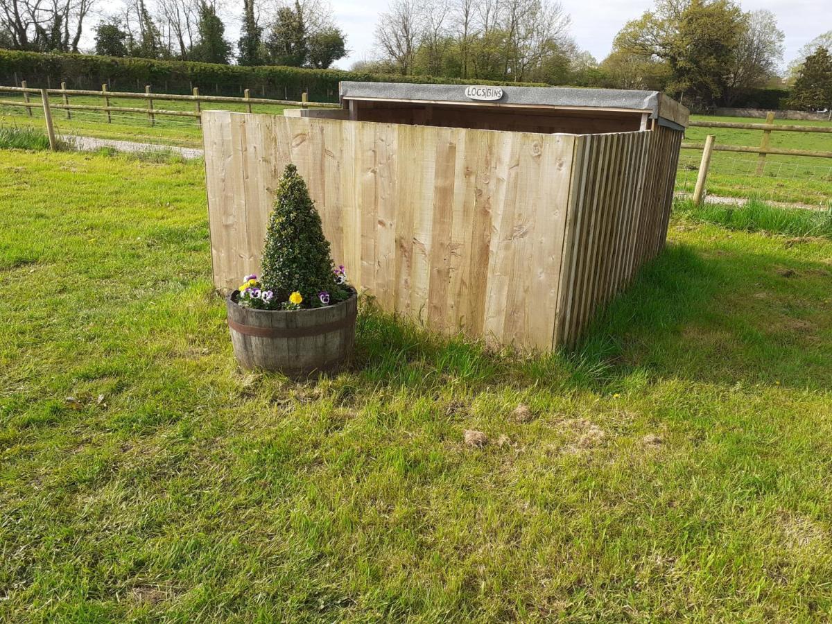 Glamping At The Retreat Wiltshire Is Rural Bliss Villa Chippenham  Kültér fotó